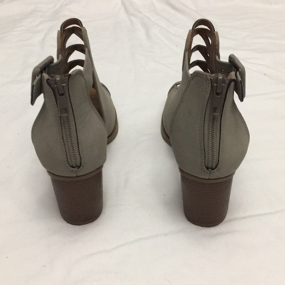 Shoes - Picture 3 of 4